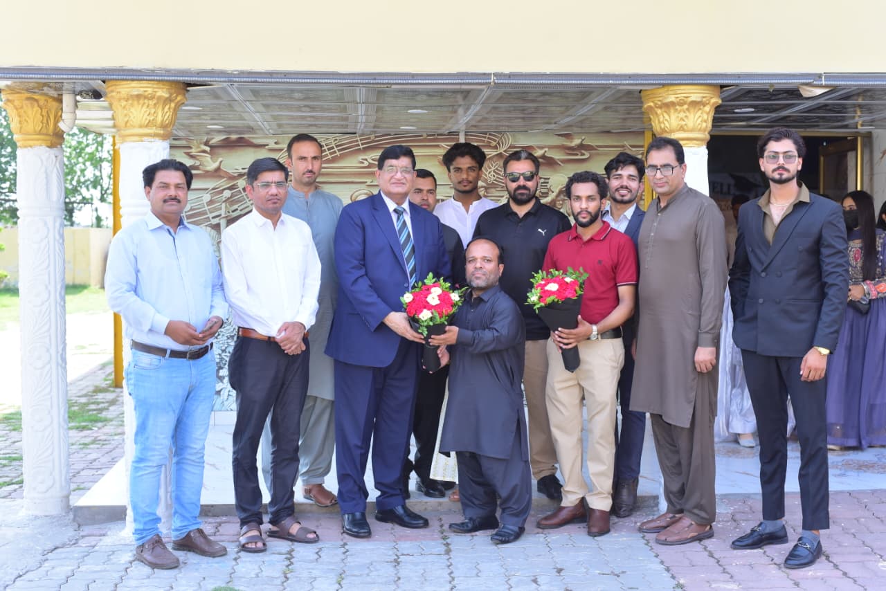 FAREWELL LUNCH HONOURING THE FUTURE ALUMNI OF THE UNIVERSITY OF NAROWAL